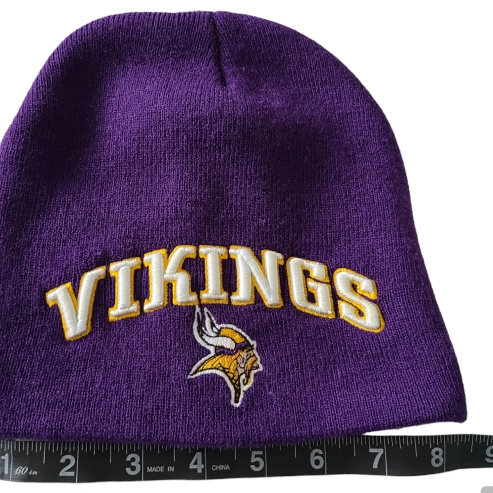 DREW PEARSON MARKETING| GAME DAY|  EMBROIDERED VIKINGS | YOUTH BEANIE| SIZE 8-20